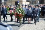 Uroczystości na placu Sejmu Śląskiego - złożenie kwiatów pod pomnikiem.