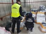 Funkcjonariusze KAS I Straży Granicznej zabezpieczyli tysiące towarów podrabianych.