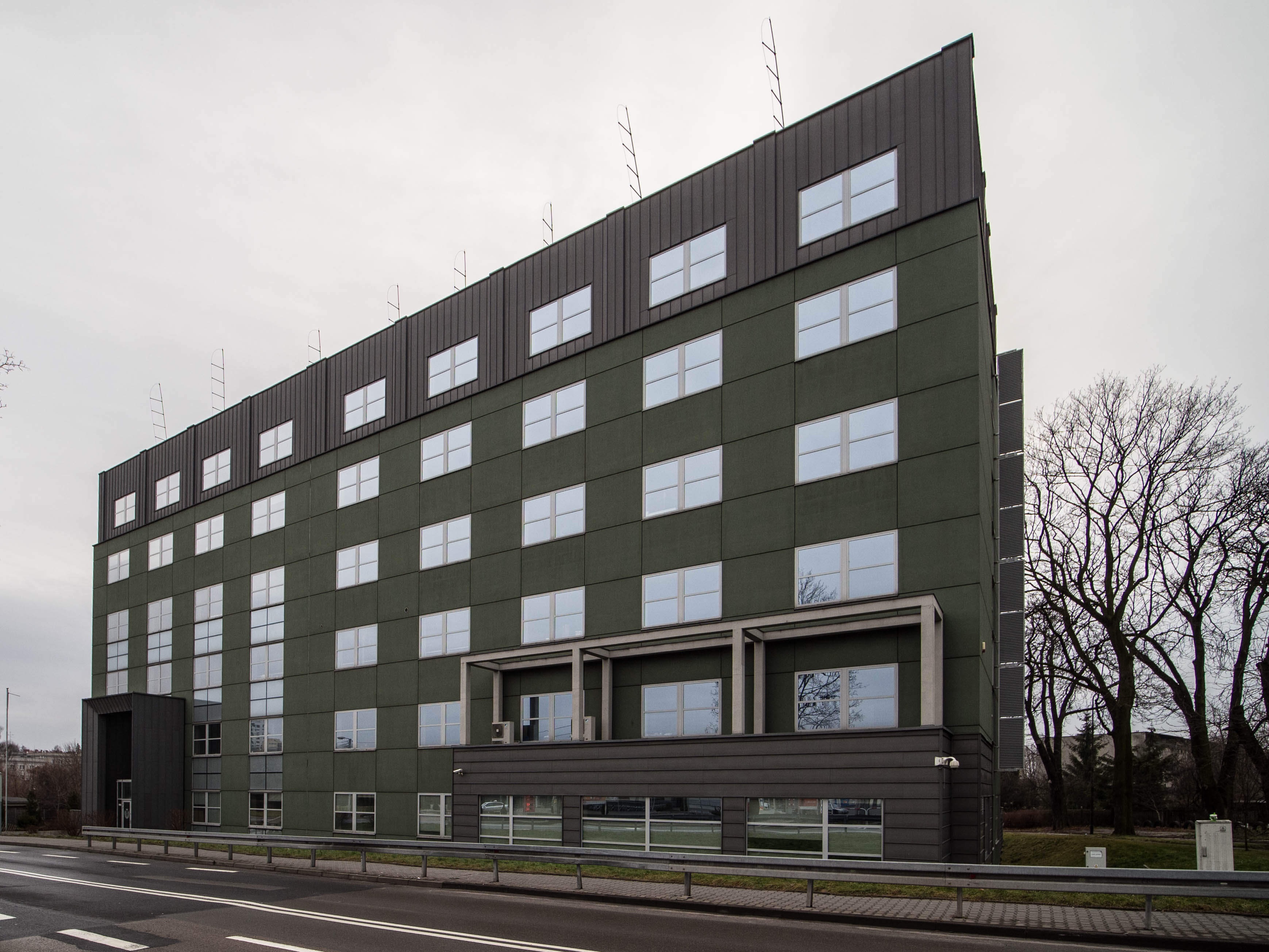Budynek Śląskiego Urzędu Celno-Skarbowego w Katowicach, widok z oddali