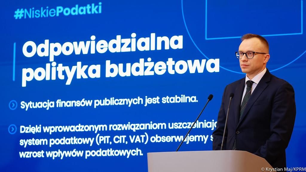 Wiceminister finansów Artur Soboń podczas wystąpienia.