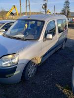 zdjęcie samochodu z boku